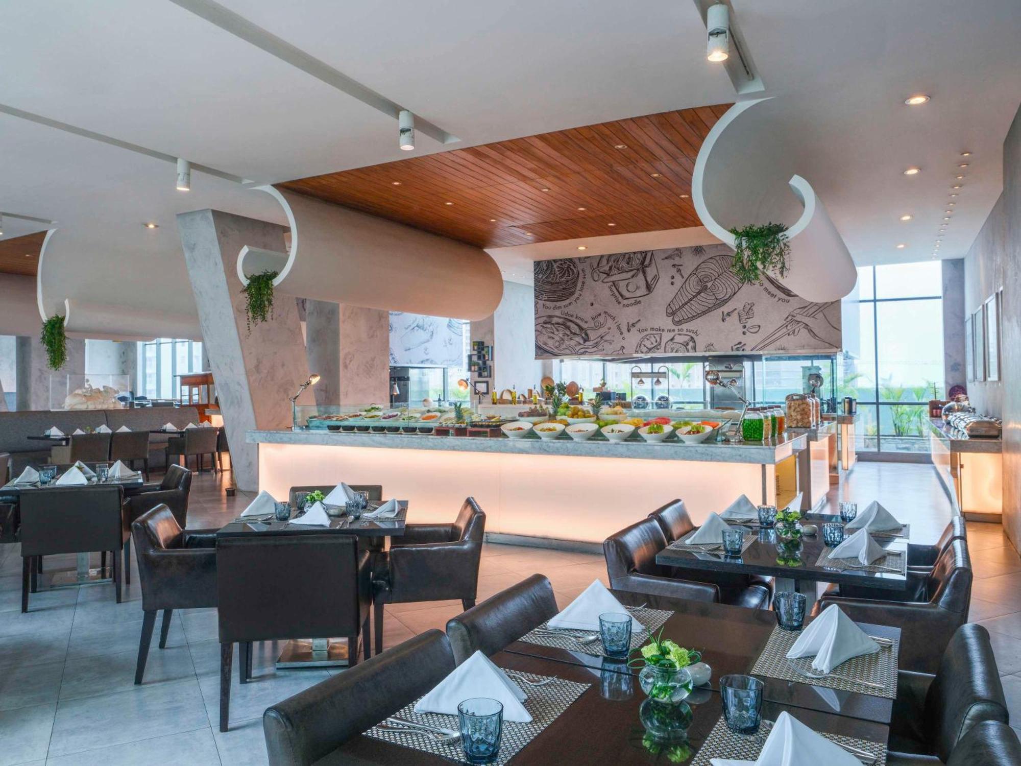 Pullman Jakarta Central Park Exteriér fotografie The Club Lounge at the airport